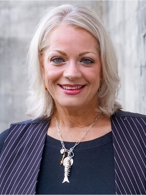 Meet your Posher, Ellen